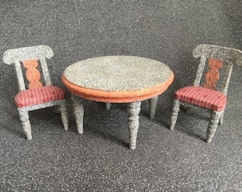 Mesa de comedor y sillas para casa de muñecas