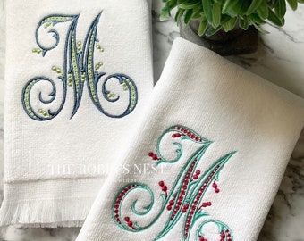 Serviettes monogrammées du bout des doigts brodées