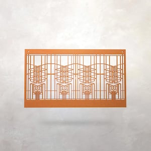 Puede incluir: Una pieza de arte mural rectangular de metal color cobre con un dise&ntilde;o geom&eacute;trico. La obra presenta una serie de formas rectangulares y lineales interconectadas, creando un patr&oacute;n abstracto. La pieza tiene una est&eacute;tica moderna y arquitect&oacute;nica, adecuada para la decoraci&oacute;n interior.