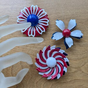 Mid Century Modern Trio Of Metal Vintage Flower Brooches Pins Kitschy Red White & Blue Flower Power Excellent Condition