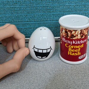 Vintage Mary Kitchen Corned Beef Hash Salt & Pepper Set Excellent Condition Kitschy Fun For Boomers