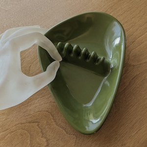 Vintage MCM Vintage 60s Anholt Avocado Green Heat Proof Boomerang Ashtray Rate Color Iconic Design Excellent Condition Unused