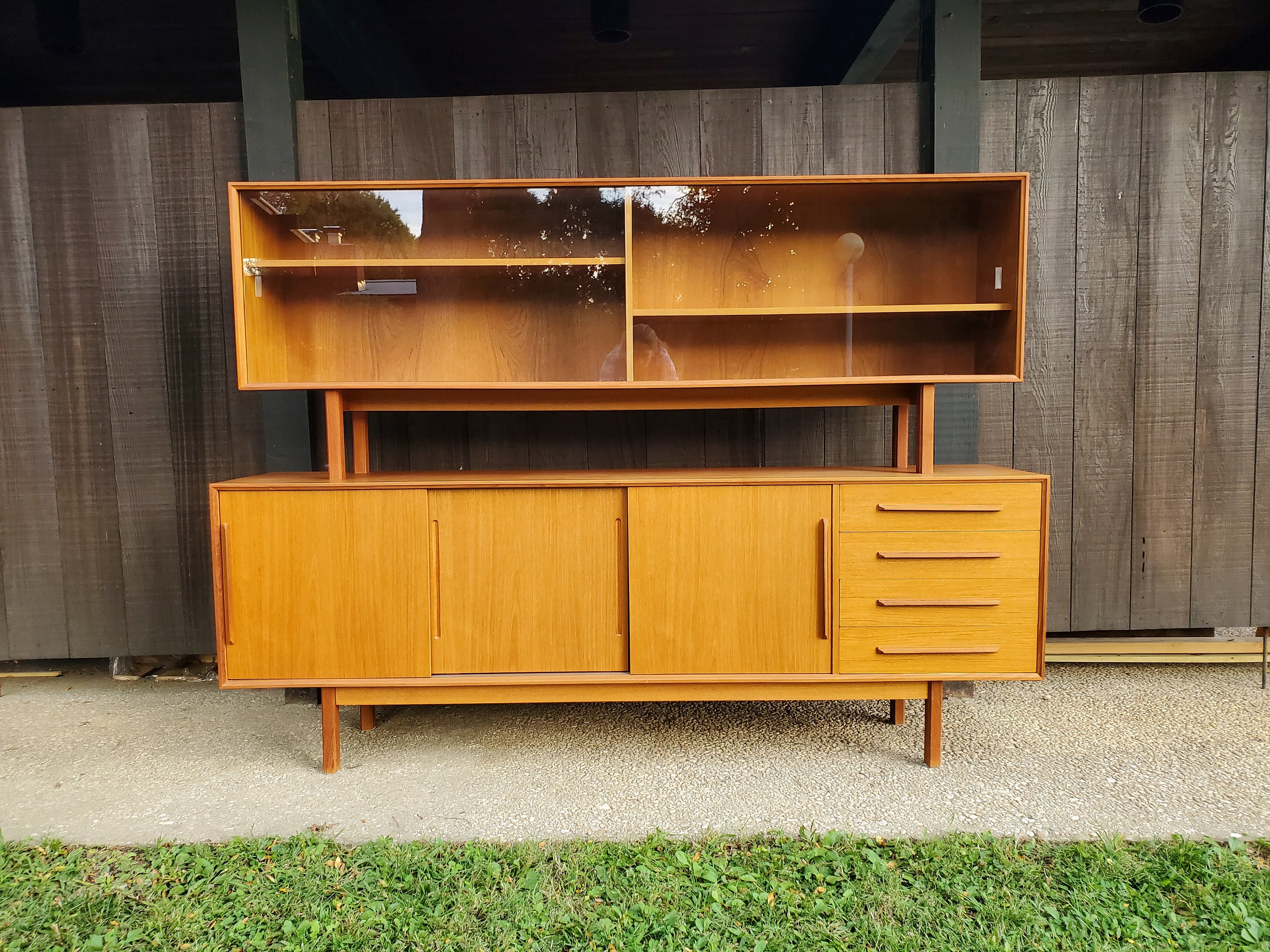 Teak Dining Table With Hutch: A Classic Piece With Extra Storage