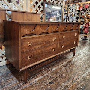 SOLD* Vintage MCM Broyhill Brasilia Lowboy Dresser – 6 Drawers – Iconic Mid-Century Design - Local Pick-Up  or Plycon Shipping