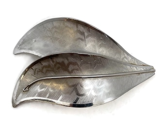 Silver-tone leaf brooch | Vintage pin
