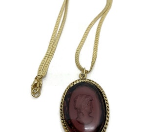 Purple intaglio cameo necklace | vintage jewelry
