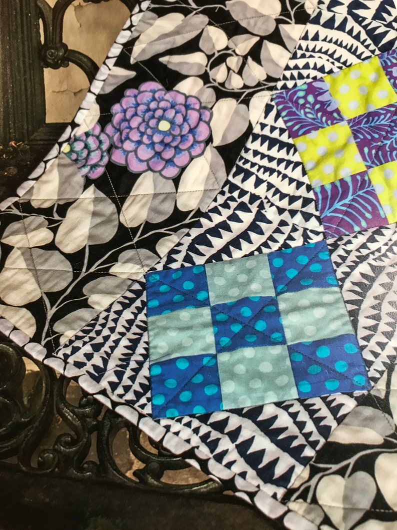 Kaffe Fabric Top Fabrics Contrast Columns 79 x 85 Binding and Book Quilts in America