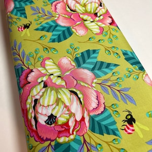 Tula Pink Fabric MOON GARDEN PWTP195 Kabloom in Dawn - FreeSpirit - Bee -100% Quality Cotton by 1/2 Yd and Yardage