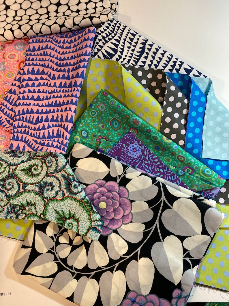 Kaffe Fabric Top Fabrics Contrast Columns 79 x 85 Binding and Book Quilts in America