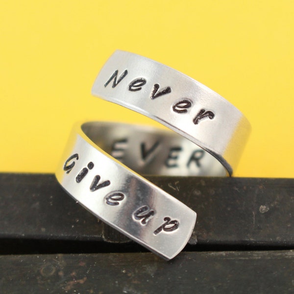 Pierścień Never Ever Give Up - Pierścień regulowany - Pierścień zawijany - Pierścień skręcany - Pierścień inspirujący - Pierścień motywacyjny - Pierścień Don't Give Up - Pierścień srebrny