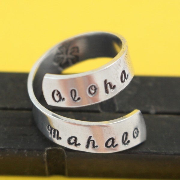 Anillo Aloha Mahalo - Anillo de Hawái - Anillo hawaiano - Anillo de hola - Anillo ajustable - Anillo de giro - Anillo de plata - Regalo de agradecimiento - Anillo de flores