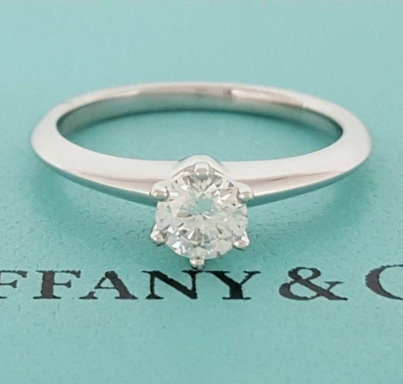 Anillo diamante tiffany precio best sale