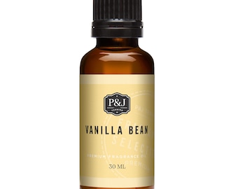 Puede incluir: Una botella de vidrio marrón con una tapa negra, que contiene aceite de fragancia de vainilla. La etiqueta es amarilla con texto negro que dice "P&J Trading", "Vanilla Bean", "Premium Fragrance Oil", y "30 ml".