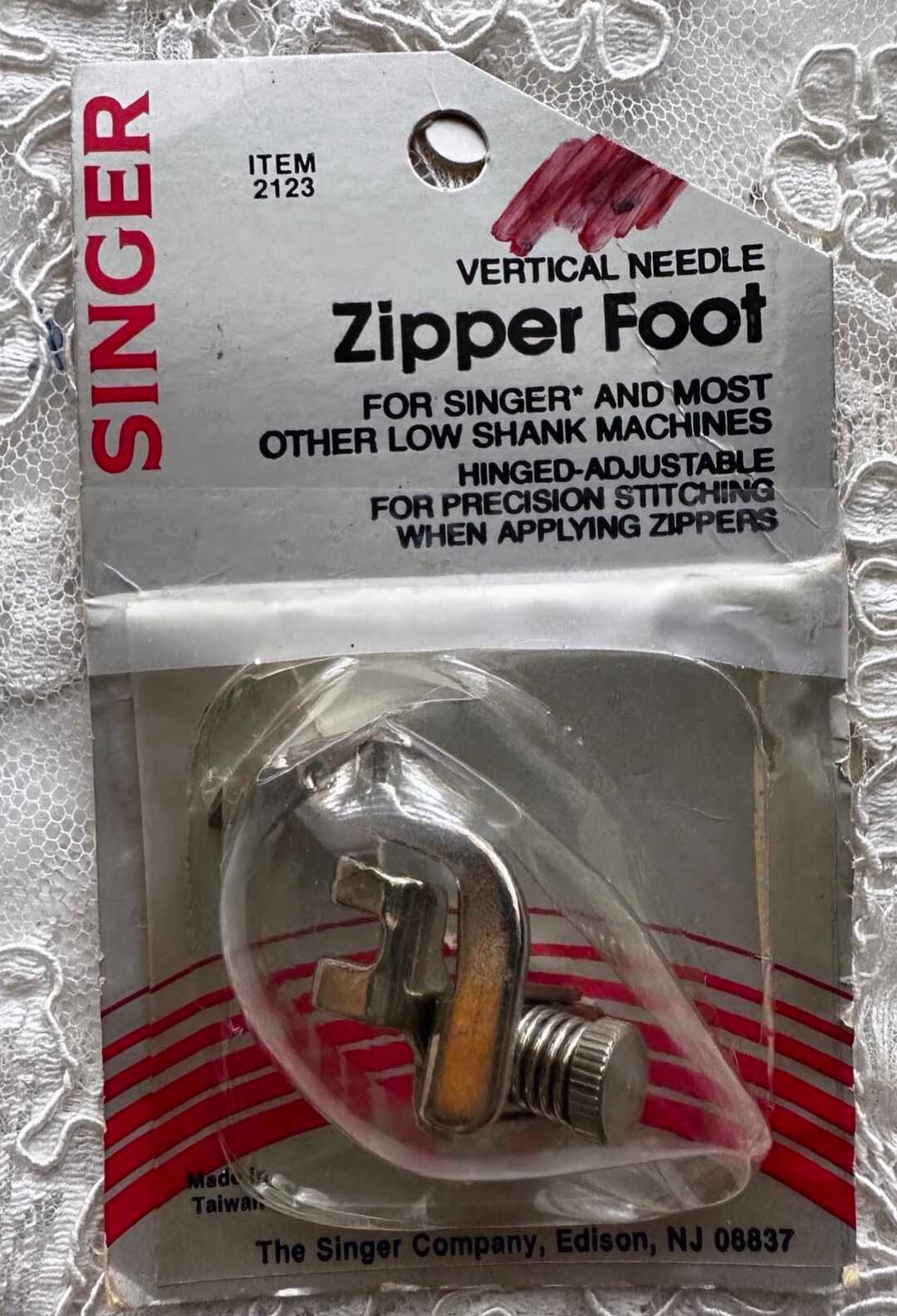 VINTAGE SINGER ZIPPER Foot Vertical Needle Item 2121 for Singer and