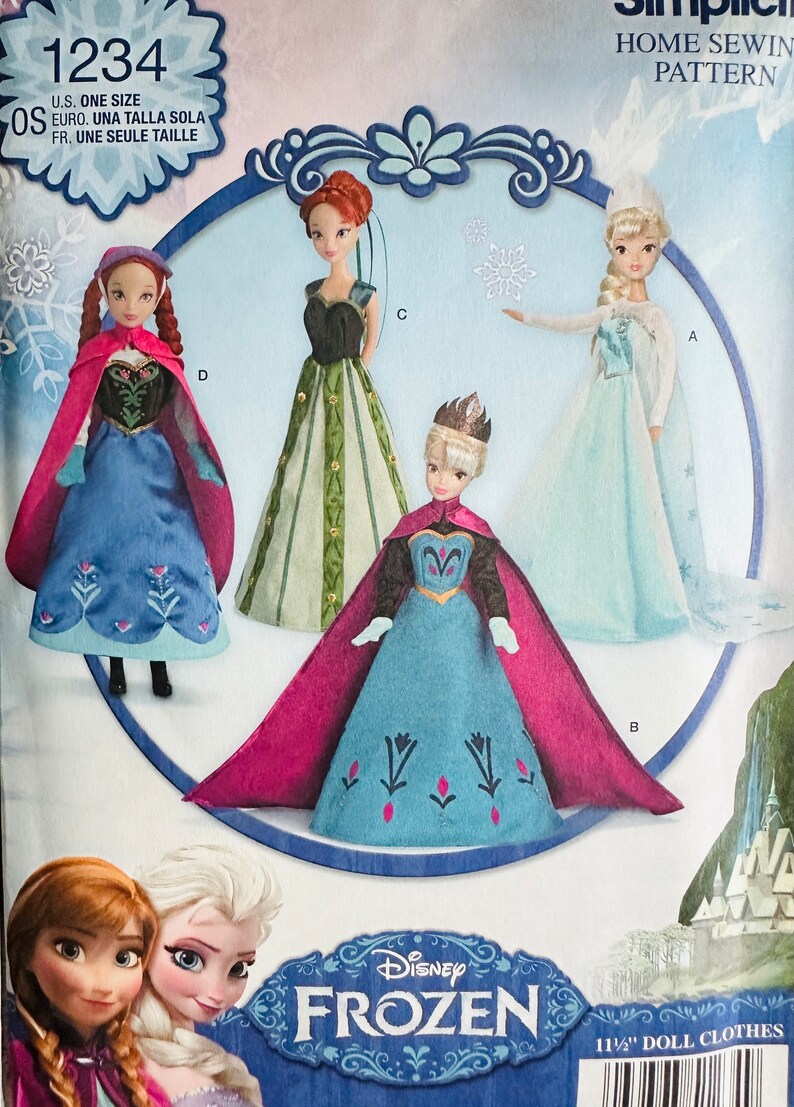 K&ouml;nnte beinhalten: Ein N&auml;hmuster f&uuml;r 29,2 cm gro&szlig;e Puppenkleider mit den Disney-Frozen-Charakteren. Das Muster enth&auml;lt vier verschiedene Outfits: ein gr&uuml;n-goldenes Kleid, ein hellblaues Kleid, ein blaues Kleid mit einem rosa Umhang und ein blaues Kleid mit einem roten Umhang. Das Muster ist mit "1234" und "OS" f&uuml;r eine Gr&ouml;&szlig;e gekennzeichnet.