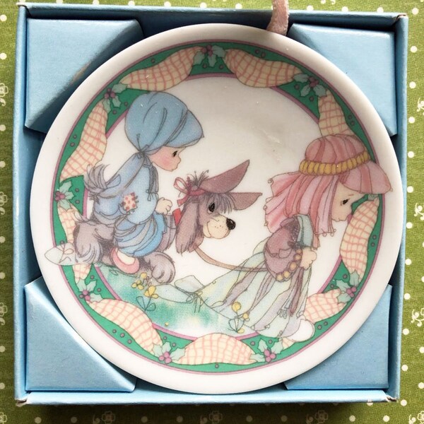 1993 PRECIOUS MOMENTS ENESCO Small Porcelain Boxed Miniature Plate Nativity Children & Dog In original box