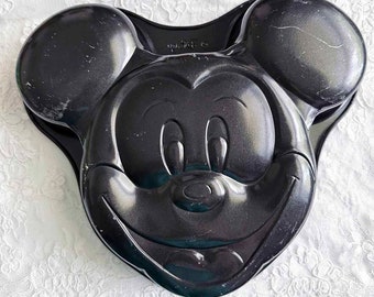 VINTAGE MICKEY MOUSE Cake Pan Disney Mickey's Face Up Close 9-1/2" x 10-1/2" Black in Color P.L.E.A.S.E.  R.E.A.D.  Scratches on the Pan