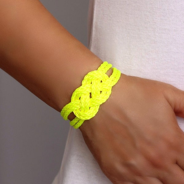 Bracelet de corde jaune fluo Bracelet d'été lumineux Bracelet de noeud infini jaune fluo Bracelet de cordon noeud nautique Bracelet de fête d'été