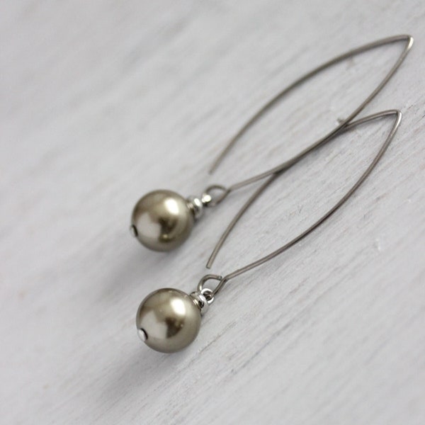 Pendientes de perla verde oliva Perla verde plata Colgantes de gancho largo Pendientes de perlas simples Pendientes de trabajo minimalistas Joyería de perlas de moda
