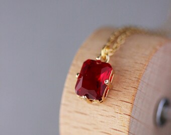 Red Rectangular Crystal Pendant Elegant Minimalist Small Pendant Necklace Short Red Gold Necklace Trendy Geometric Red Crystal Pendant