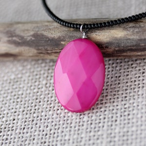 Hot Pink Dyed Agate Stone Pendant Bright Pink Stone Pendant Unique black Pink Necklace Short Seed Beads Necklace Big Pink Oval Stone Pendant image 2