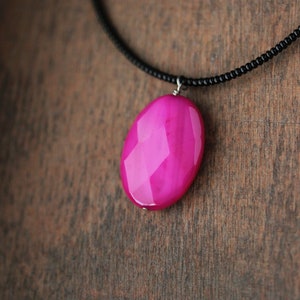 Hot Pink Dyed Agate Stone Pendant Bright Pink Stone Pendant Unique black Pink Necklace Short Seed Beads Necklace Big Pink Oval Stone Pendant image 7