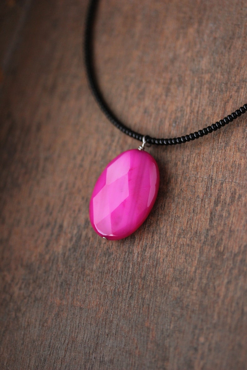 Hot Pink Dyed Agate Stone Pendant Bright Pink Stone Pendant Unique black Pink Necklace Short Seed Beads Necklace Big Pink Oval Stone Pendant image 4