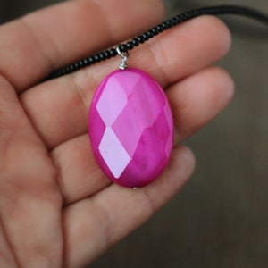 Hot Pink Dyed Agate Stone Pendant Bright Pink Stone Pendant Unique black Pink Necklace Short Seed Beads Necklace Big Pink Oval Stone Pendant image 3