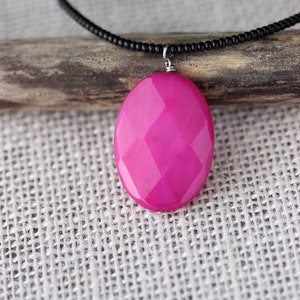 Hot Pink Dyed Agate Stone Pendant Bright Pink Stone Pendant Unique black Pink Necklace Short Seed Beads Necklace Big Pink Oval Stone Pendant image 5