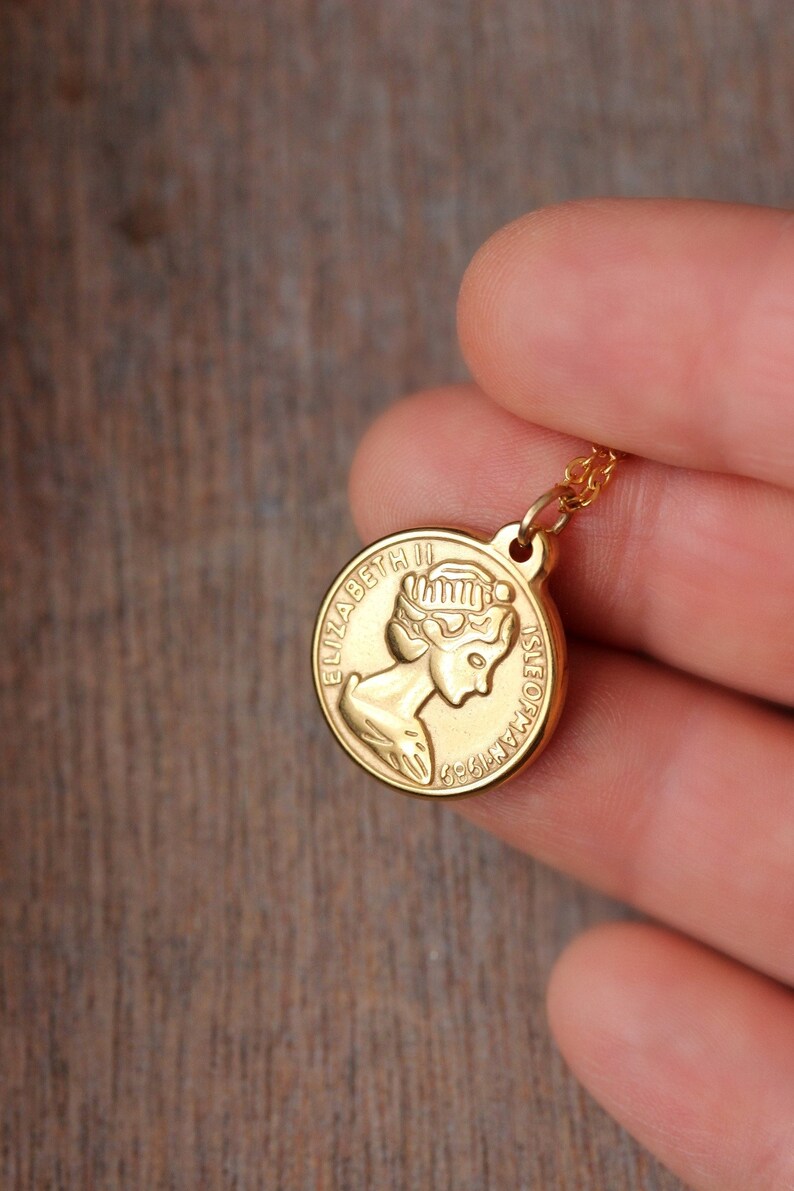 Gold Tone Coin Pendant Necklace Queen Coin Necklace Medallion Etsy