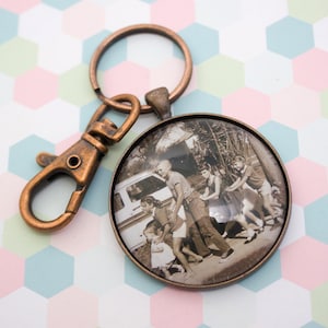 Custom Photo Keychain - Photo Keyring - Antique Copper Keychain - Personalized Key Chain - Large Photo Keychain - 38 mm Circle