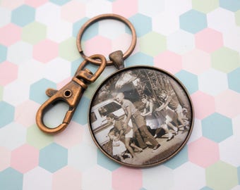 Custom Photo Keychain - Photo Keyring - Antique Copper Keychain - Personalized Key Chain - Large Photo Keychain - 38 mm Circle