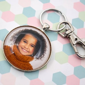 Custom Photo Keyring - Photo Key Chain - Antique Silver Keychain - Personalized Key Chain - Photo Keychain - 38 mm Circle
