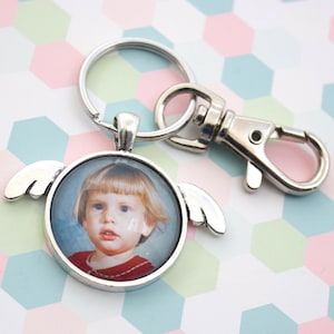 Angel Photo Keychain - Custom Photo Keyring - Photo Key Chain - Personalized Key Chain - Memorial Keychain - 25 mm / 1 in Circle