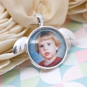 Memorial Bouquet Charm - Angel Photo Charm - Wedding Bouquet Charm - Bride Bouquet Charm - Silver Bouquet Charm - 25 mm / 1 in Circle