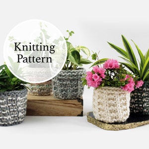 May include: Knitting pattern for plant pots. Four knitted plant pots in different colors and patterns, including gray, white, green, and cream. The pots are filled with plants and flowers.