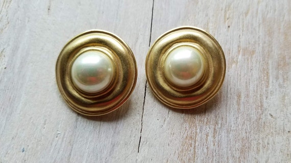 Vintage Carolee Clip on Earrings Faux Pearl and G… - image 1