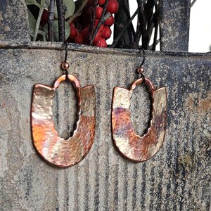 Flame Painted Copper Earrings: Hammered Niobium Earwires 画像 2