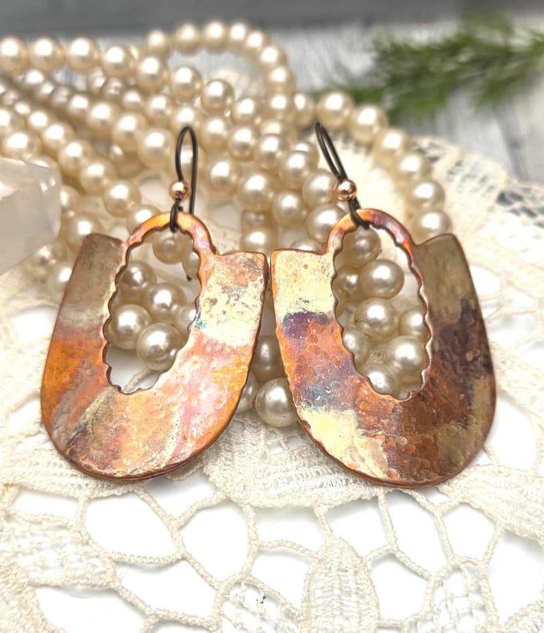 Flame Painted Copper Earrings: Hammered Niobium Earwires 画像 4
