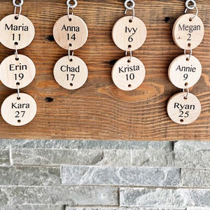 Discos de calendario de cumpleaños de madera personalizados: etiquetas grabadas para celebraciones familiares
