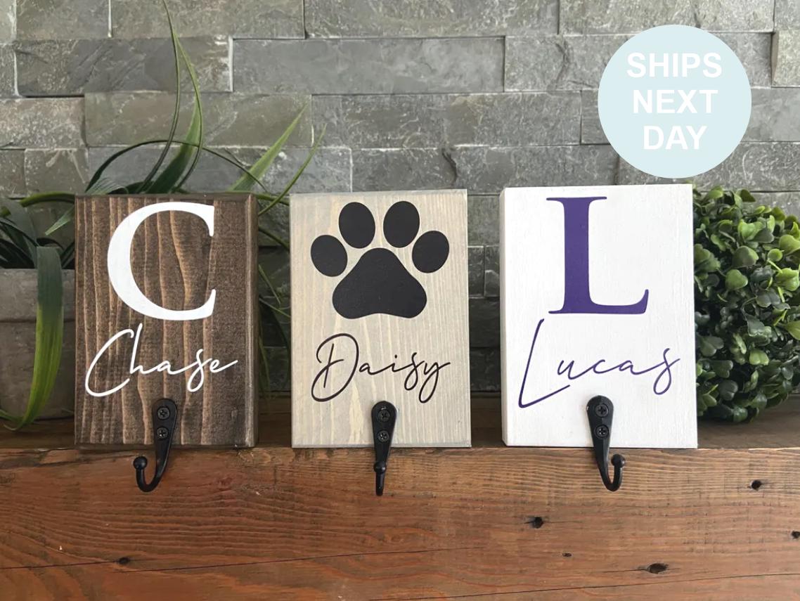 Custom Wood Backpack Hook Name with Initial Dog Cat Leash Hook Paw Print Personalized Towel hook Child School Bag Hook for Front Door Entry
