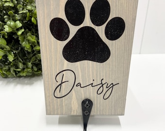 Custom Wood Leash Hook Name with Initial Dog Cat Leash Hook Paw Print Personalized Child School Backpack or Bag Hook for Front Door