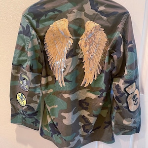 Customized Vintage Army Jacket customized with patches, Camo Camouflage Woodland Jacket with appliqués size “small regular”