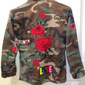 Customized Vintage Army Jacket customized with patches, Camo Camouflage Woodland Jacket with appliqués size xs