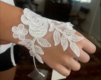 Ivory, or white, Wedding gloves, bridal gloves, lace gloves, fingerless gloves, ivory gloves, french lace gloves, bridal cuffs, gauntlets,