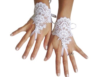 White   lace gloves, minimalist wedding, short gloves for bride,