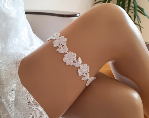 white or ivory  garter belt, bridal garter, wedding garter, minimal garter belt, minimalist garter, party garter, prom garter, beach party