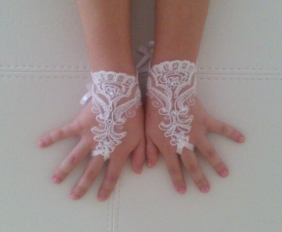 Flower girl ivory lace gloves wedding bridal gloves french lace for princess wedding gloves lace
