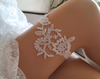 ivory silvery bridal garter,  wedding garter, floral garter,  ivory garter, modern garter, bridetobe, lace garter, garter