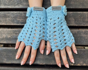 Modern Fingerless Mittens - Stylish and Practical Wrist Warmers for Cool Weather - Size S